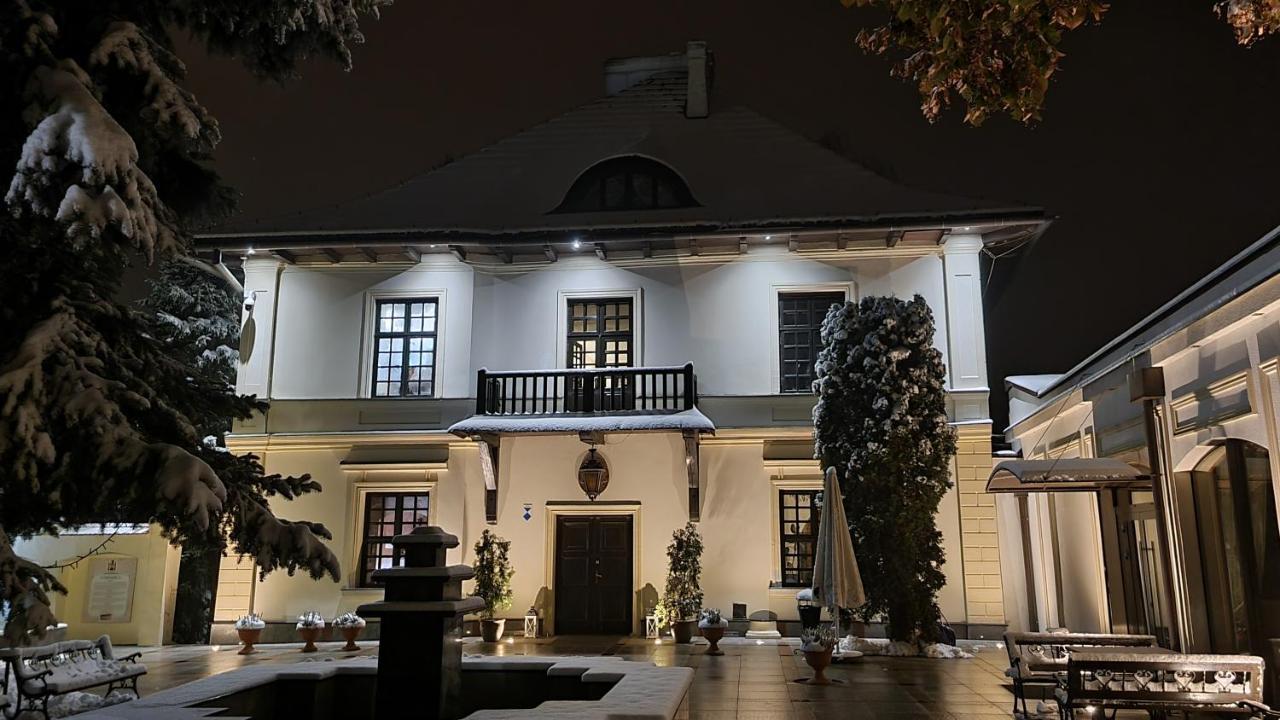 Dwor Anna Bed & Breakfast Ciecierzyn Exterior photo