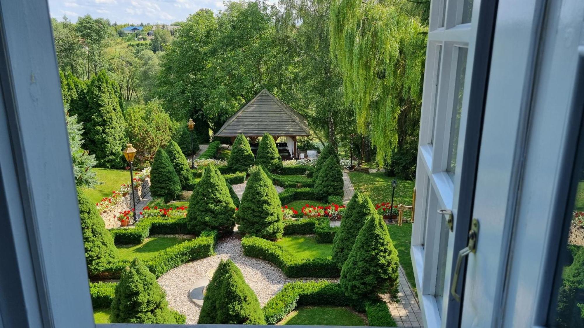 Dwor Anna Bed & Breakfast Ciecierzyn Exterior photo