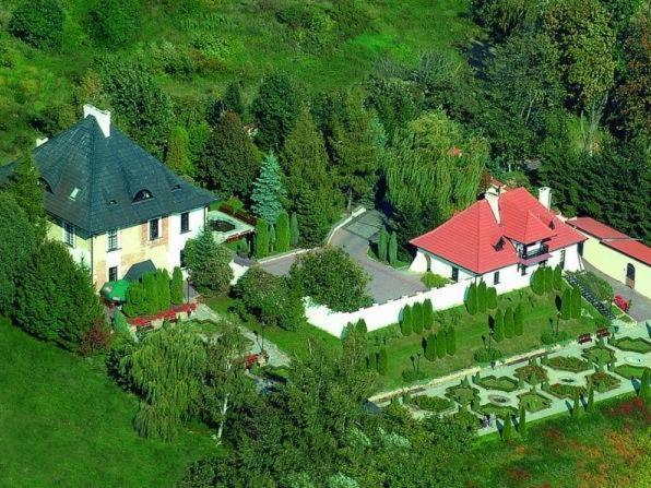 Dwor Anna Bed & Breakfast Ciecierzyn Exterior photo