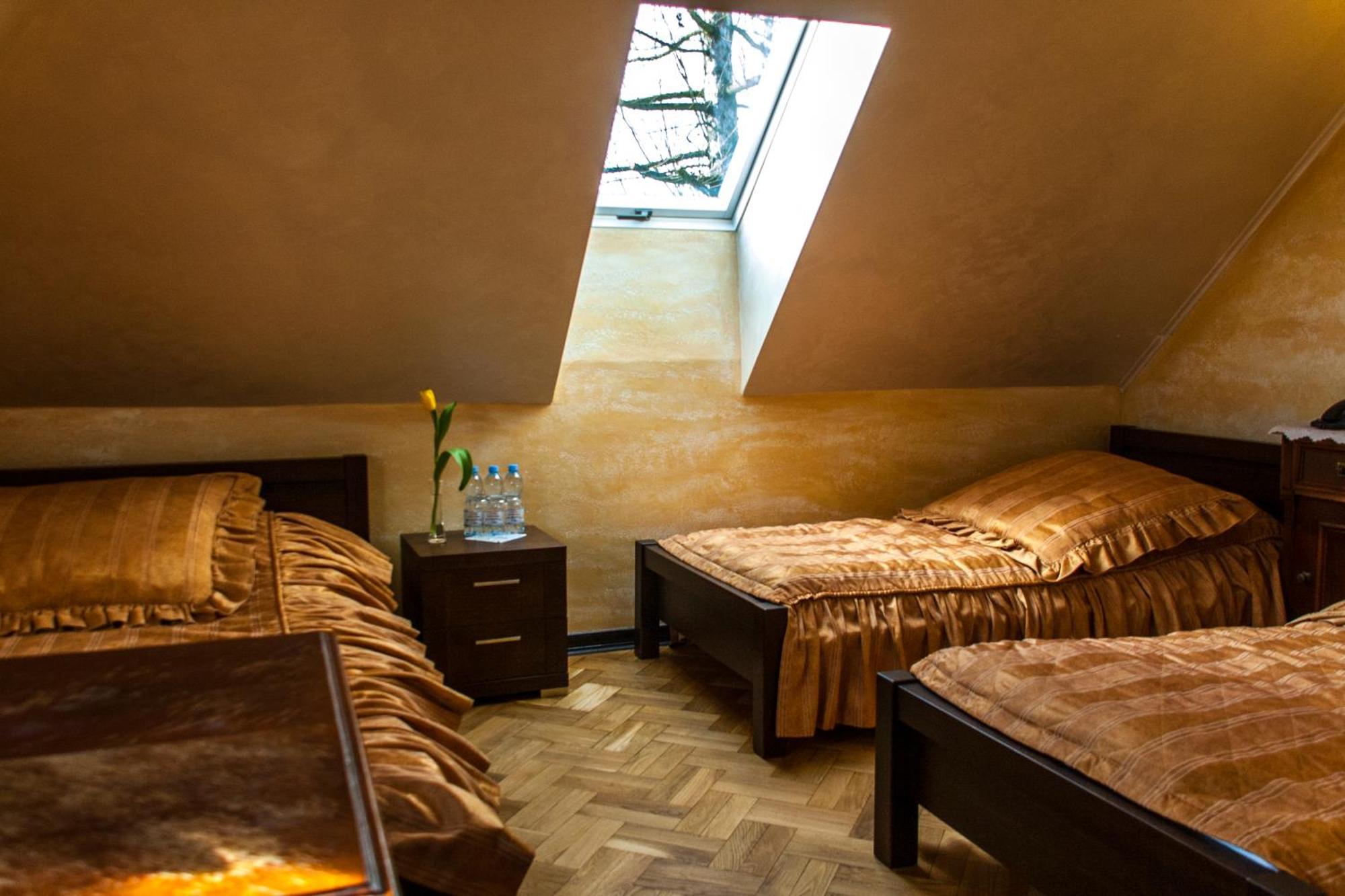 Dwor Anna Bed & Breakfast Ciecierzyn Room photo