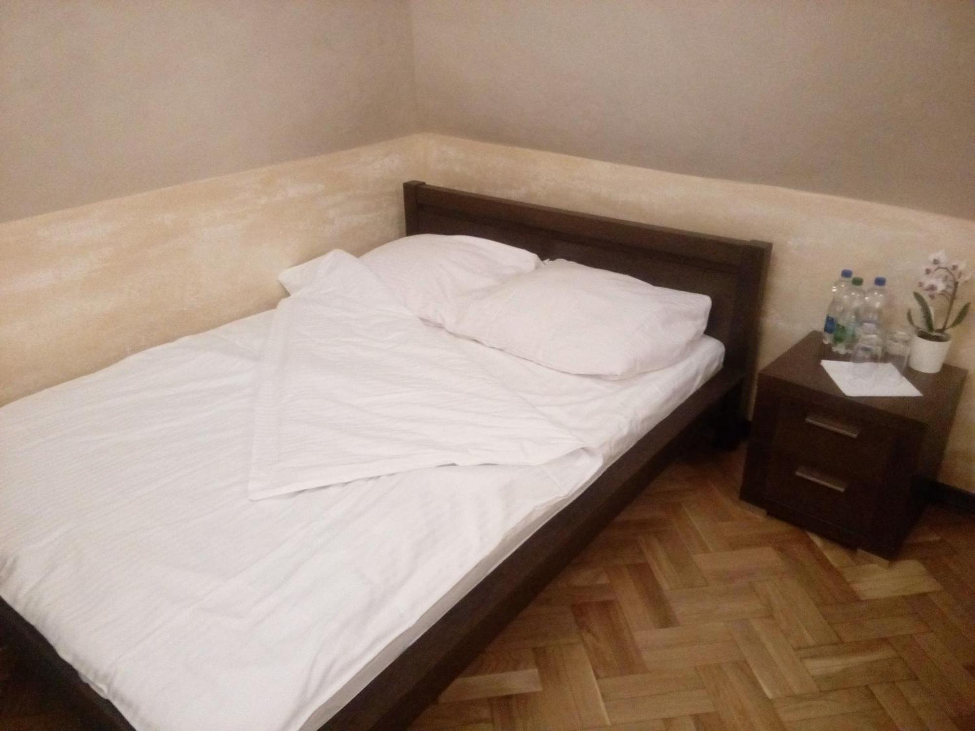 Dwor Anna Bed & Breakfast Ciecierzyn Room photo