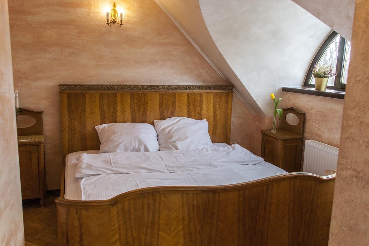 Dwor Anna Bed & Breakfast Ciecierzyn Exterior photo