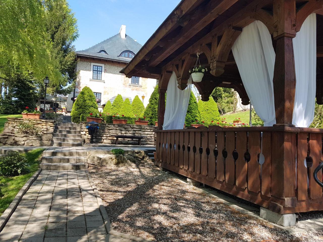 Dwor Anna Bed & Breakfast Ciecierzyn Exterior photo